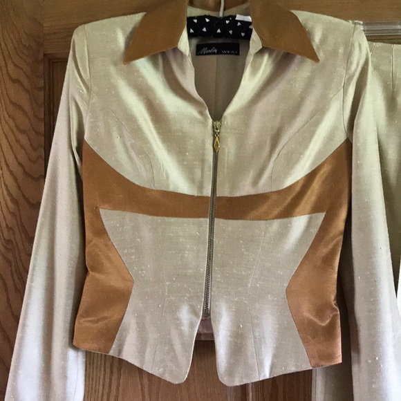 2 piece Pantsuit - Picture 2 of 7